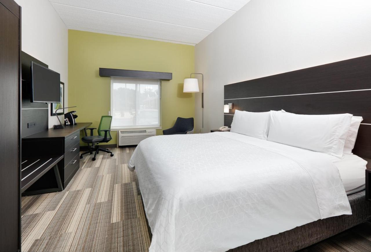 Holiday Express & By Ihg